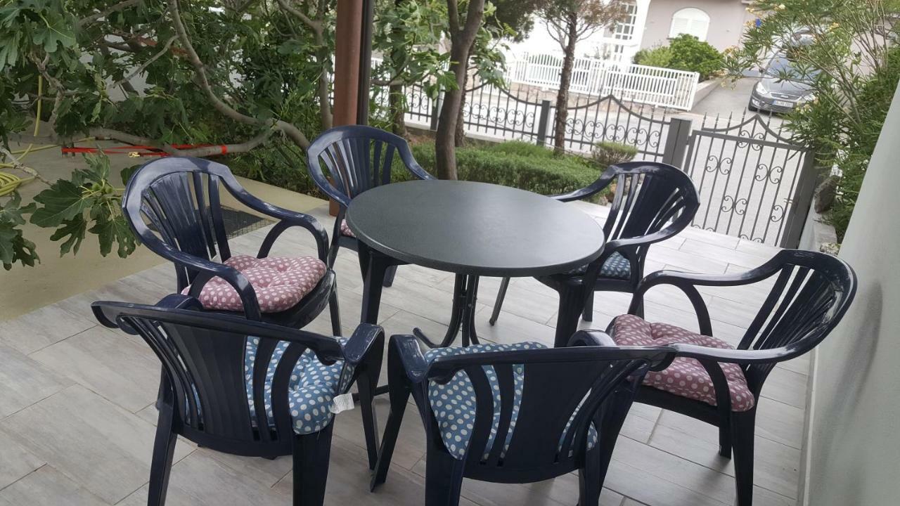 Apartman Zahira Karlobag Exteriér fotografie
