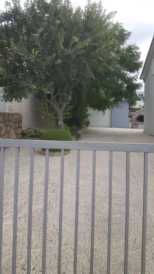Apartman Zahira Karlobag Exteriér fotografie