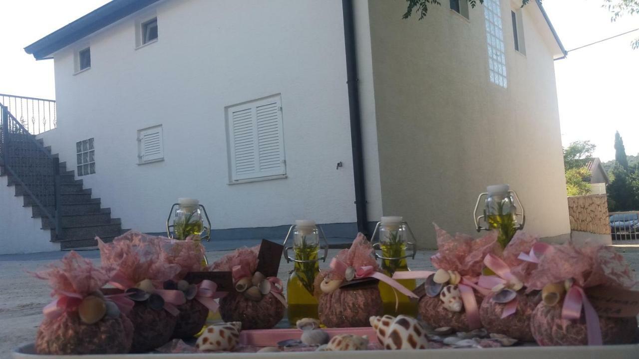 Apartman Zahira Karlobag Exteriér fotografie